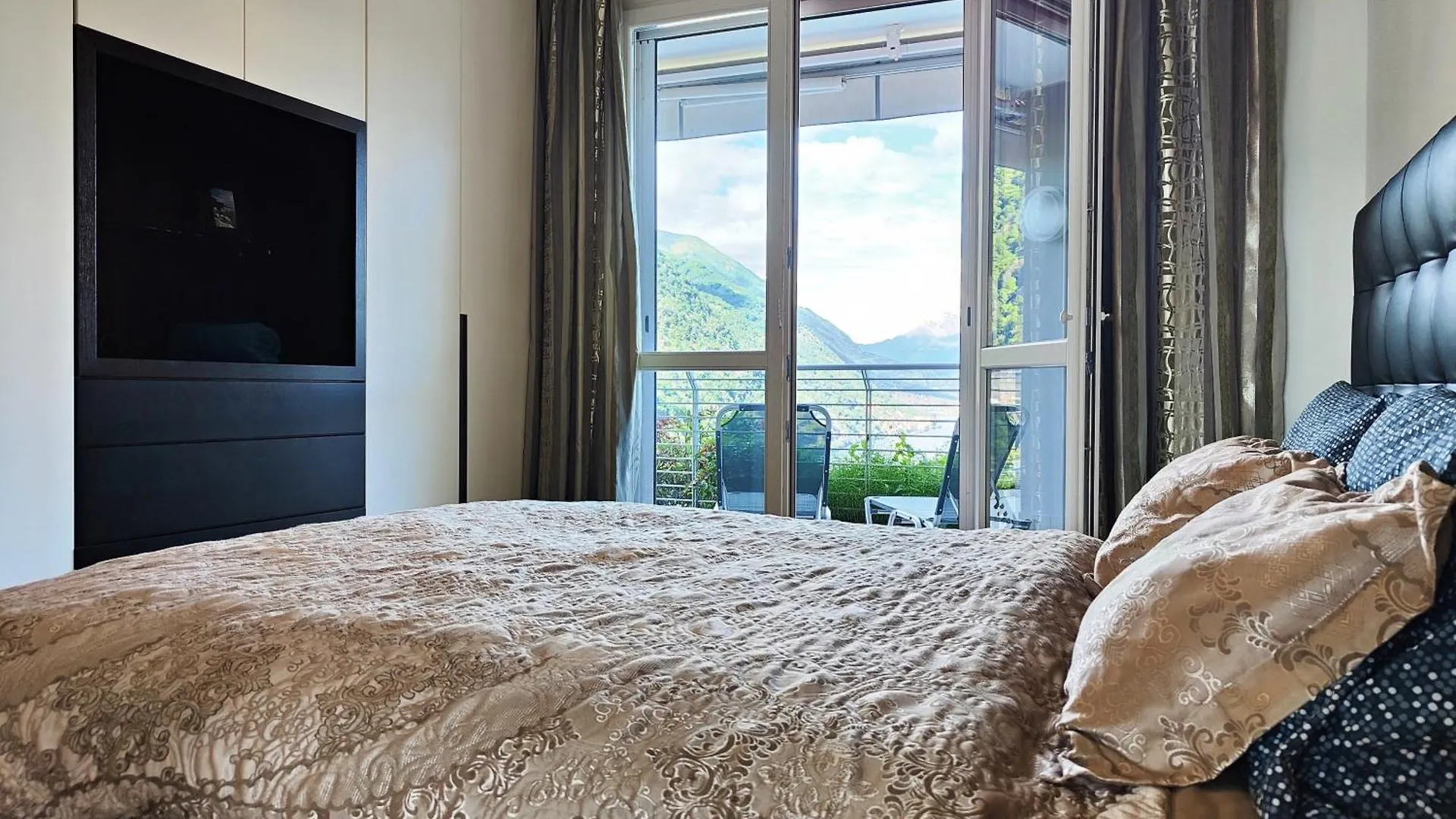 Leo Apartment Argegno 0*,  Italy